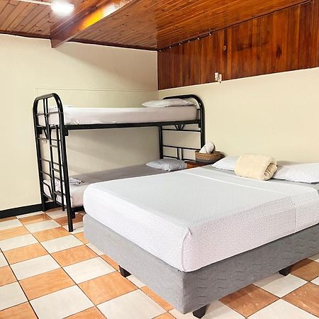 Rio Danta Hostel La Fortuna Exteriör bild