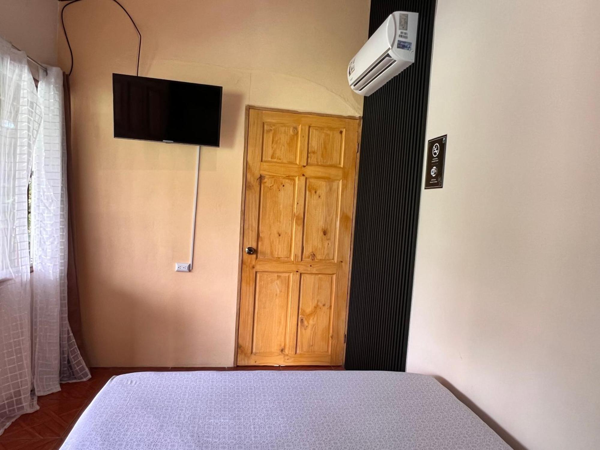 Rio Danta Hostel La Fortuna Exteriör bild